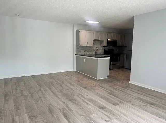 NEW Day Garden Apartments — Photo 4