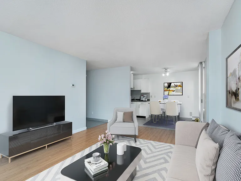 725 15th Ave SW #104 — Photo 4