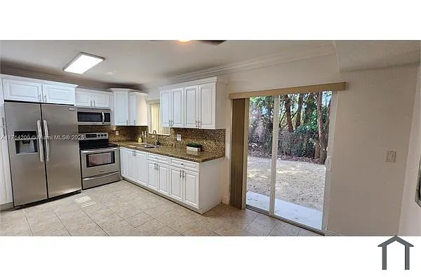 Photo 2 of 25 - 1250 SE 31st Ct #101 - Homestead, FL Building Photo - 1250 SE 31st Ct #101