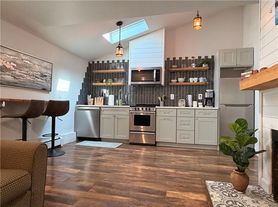 38 Hilltop Ave, Middletown, RI