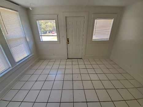 4th image of 301 Burtner St