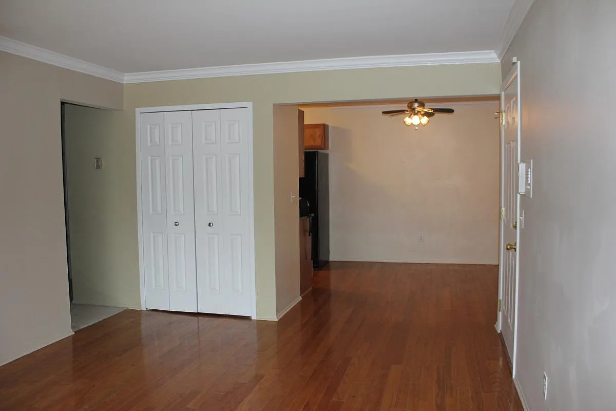Building Photo - 2445 Torquay Ave #206-B