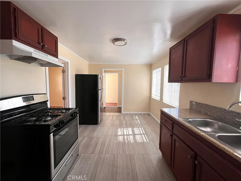 12924 Prairie Ave #C — Photo 6