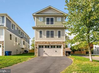 6946 Birch St, Falls Church, VA 22046