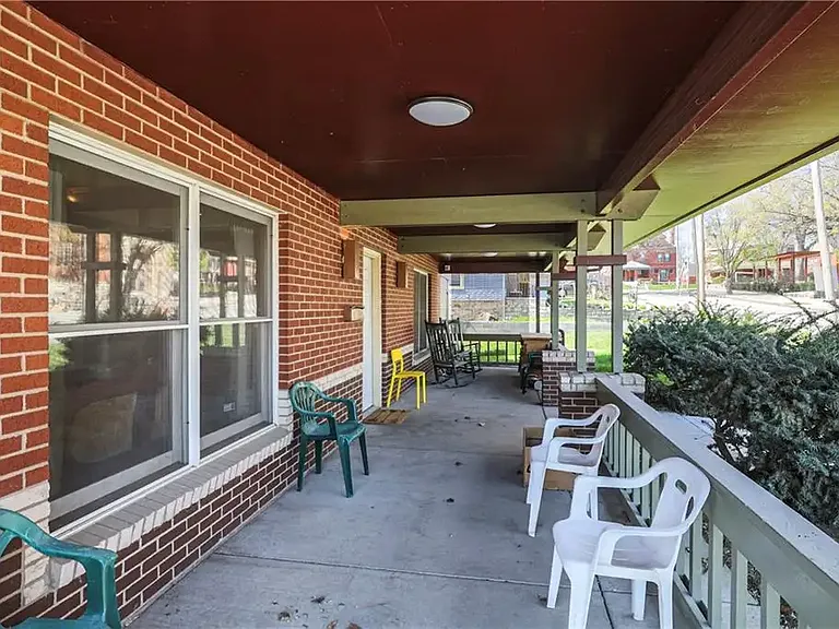 520 N White Ave — Photo 3
