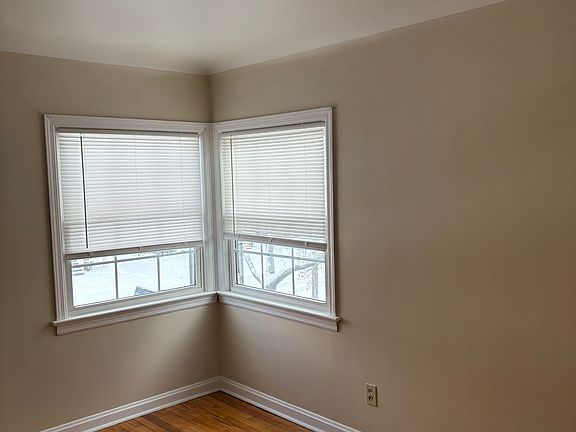 4th image of 13813 Wainstead Ave