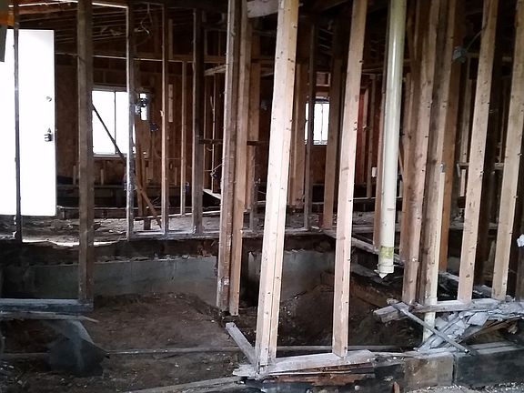 4th image of 254 Ionia St