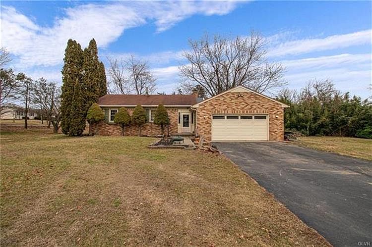 1st image of 558 Horseshoe Dr