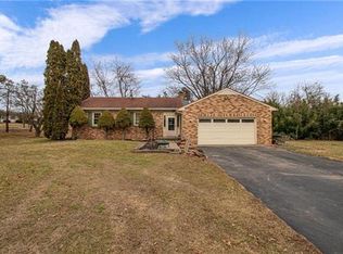 558 Horseshoe Dr, Easton, PA 18040
