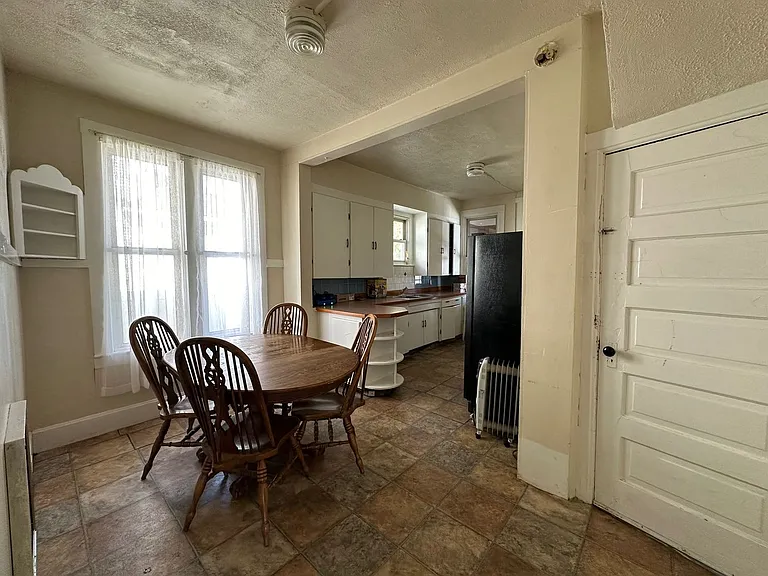735 E Nora Ave — Photo 6