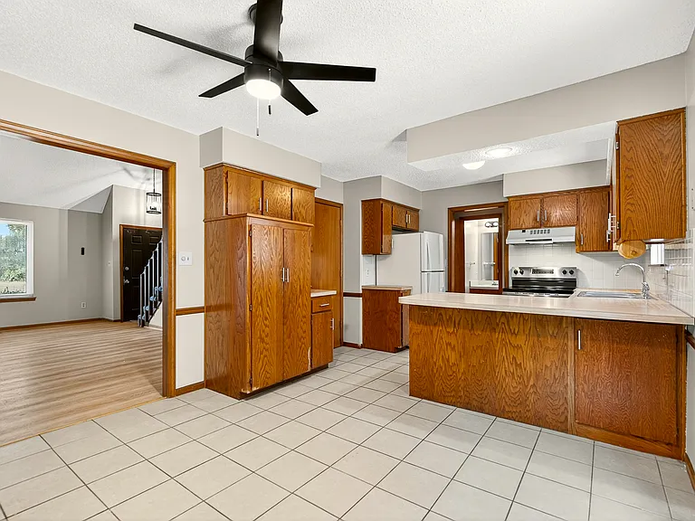 739 SE Country Ln — Photo 8