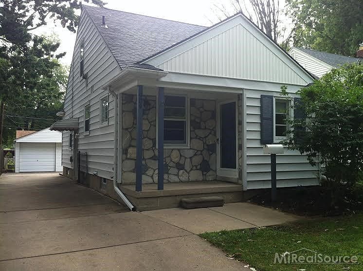 1st image of 904 Oakridge Ave
