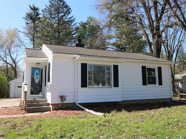 2602 Macomber St, Flint, MI 48503