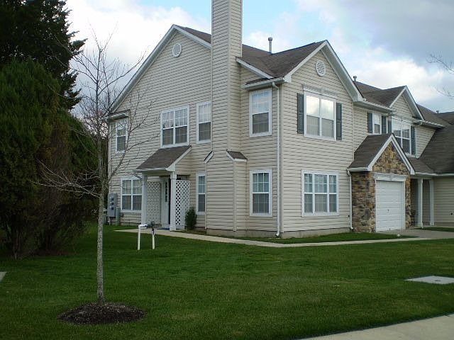Perfectly priced end-unit!