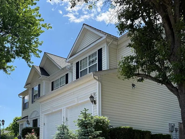 3031 Chogburn Ln — Photo 1