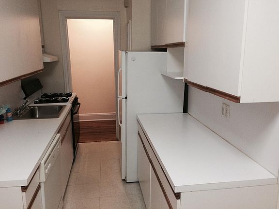3rd image of 234 Martine Ave APT 5L