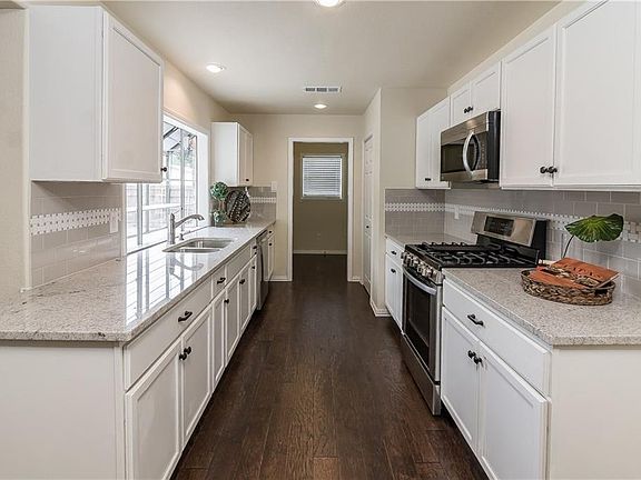4th image of 1802 Castille Dr