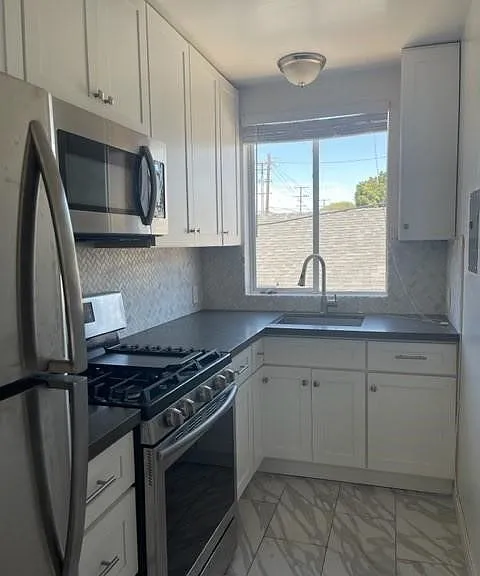 1809 E 4th St #10 — Photo 4