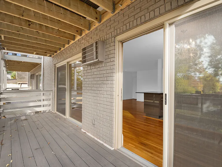 2821 Griffiths Ave-6957 2821 Griffiths Ave-6957