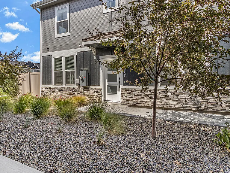 5987 S Jessenia Ln — Photo 2
