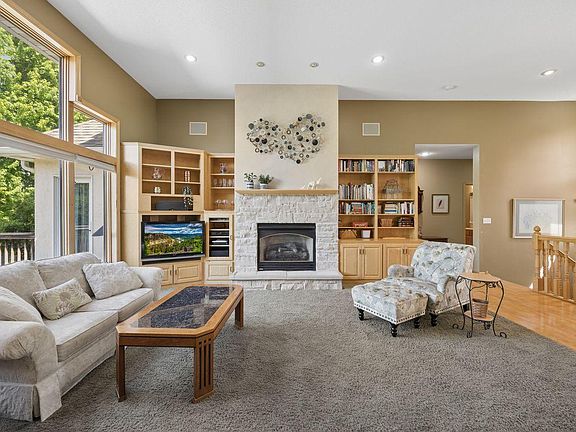 3rd image of 6243 Hollow Ln