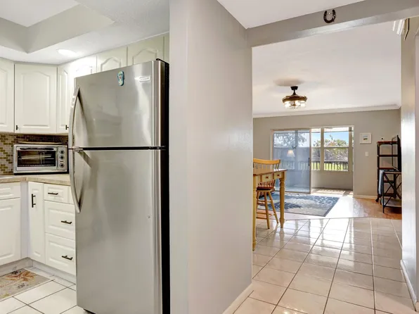 1050 Country Club Drive #209, Margate, FL 33063