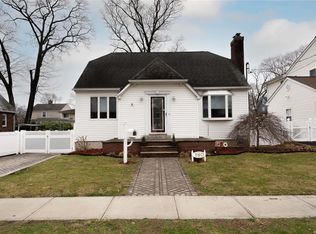 160 E Maujer St, Valley Stream, NY 11580