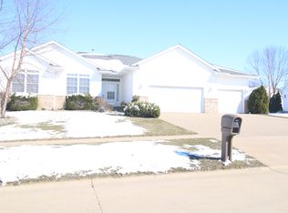 4000 Fox Hollow Ct, Marion, IA 52302