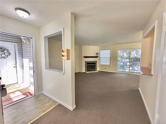 3rd image of 16 Lexington Hl Unit 3