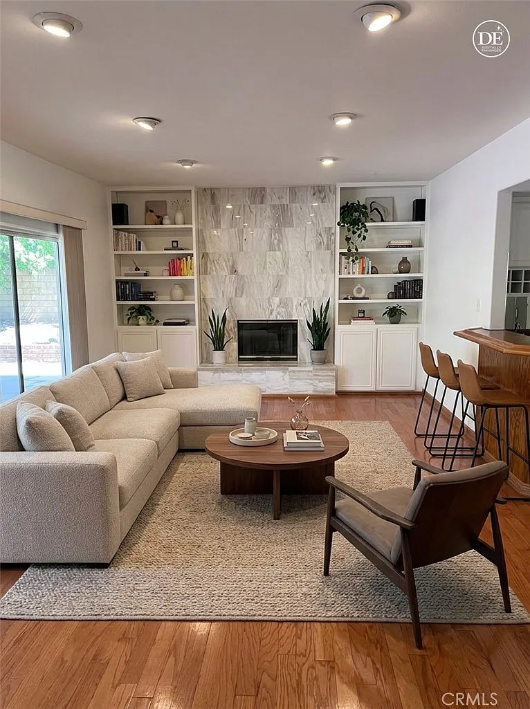5 bed, 3057 sqft, $6,500 — Photo 2