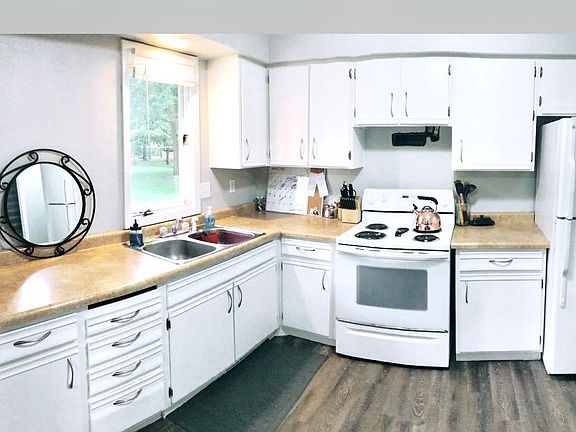 2nd image of 908 10th St W #Na