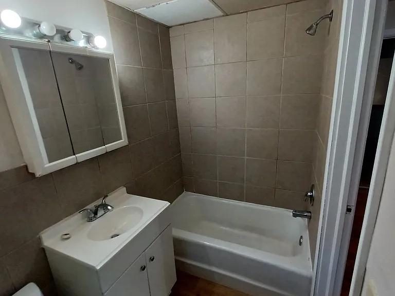 519-521 E Broad St — Photo 37