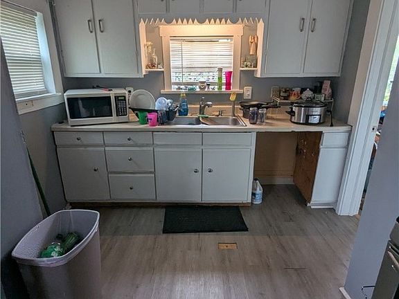 4th image of 425 Sheridan Ave