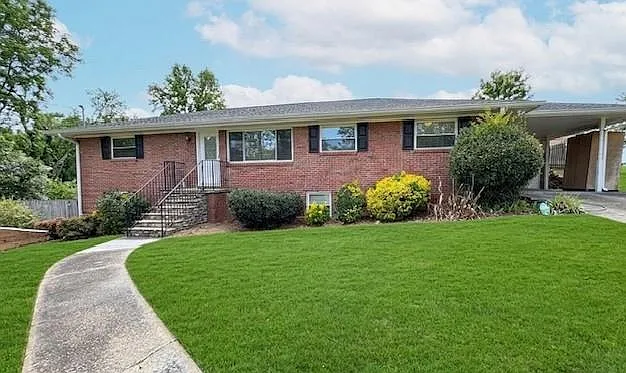 3 bed, 1.5 bath, 2769 sqft, $2,395 — Photo 3