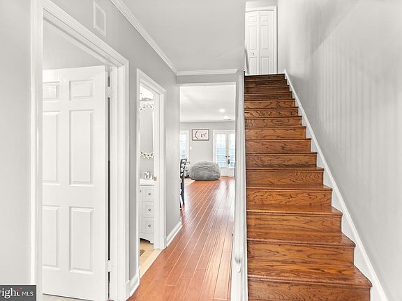 4th image of 1642 Beekman Pl NW APT A