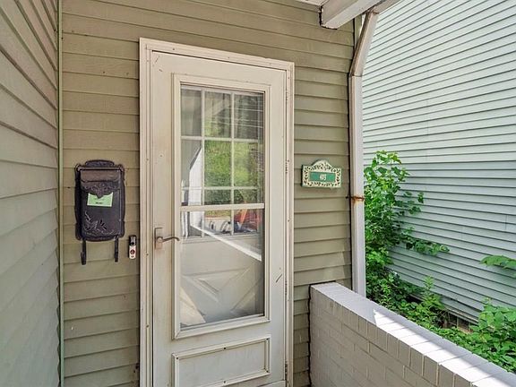 3rd image of 403 Beaver St