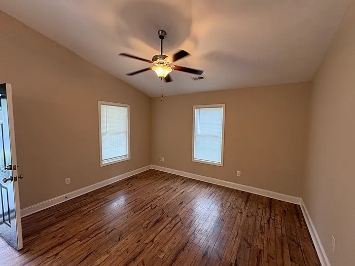 3 bed, 2.0 bath, 1231 sqft, $1,125 — Photo 3