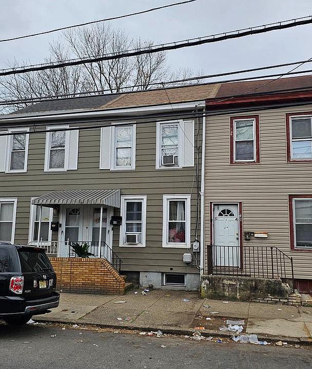 2nd image of 409 Genesee St