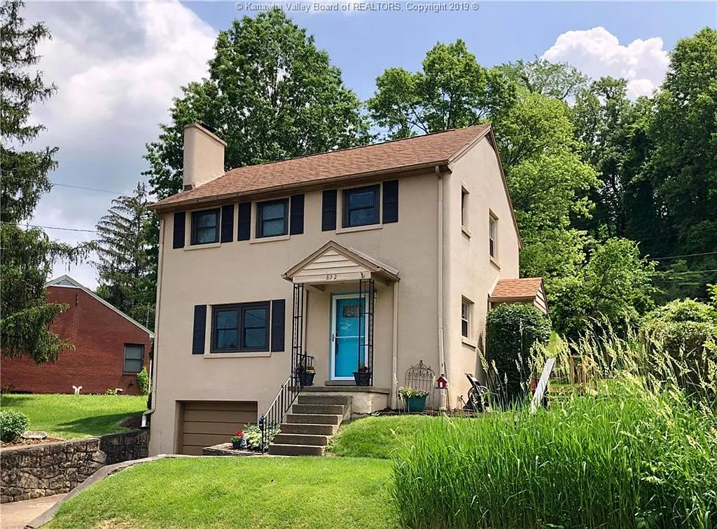 852 Sherwood Rd photo 1