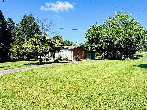 2nd image of 124 Arlington Cir