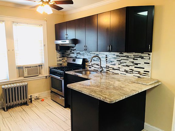 5th image of 2045 31st St