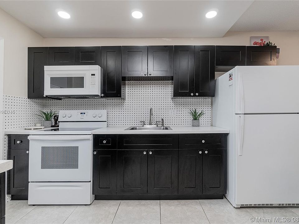 1st image of 1000 Hillcrest Ct APT 206