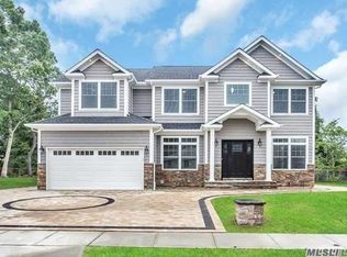 10 Beverly Rd, Farmingdale, NY 11735