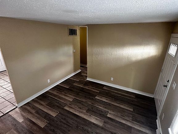 3rd image of 3709 Terrace Dr