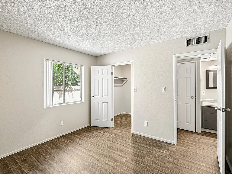 26-web-or-mls-N 23rd Ave-S0307-026