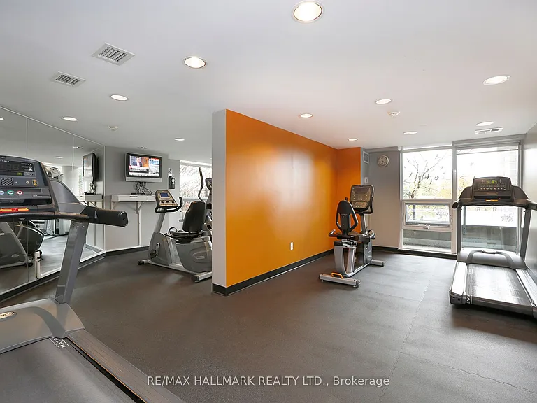 18 Valley Woods Rd #Penthouse 206 — Photo 26