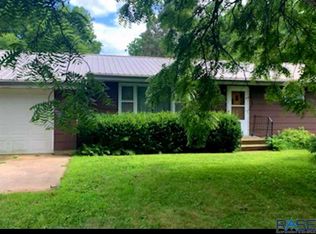 705 Oregon Ave, Hurley, SD 57036