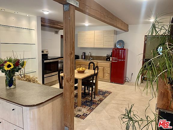 4th image of 1626 Sycamore Dr #1