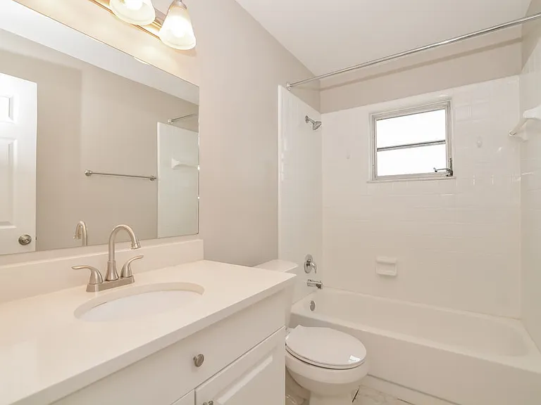 426 Iowa Woods Cir E — Photo 15