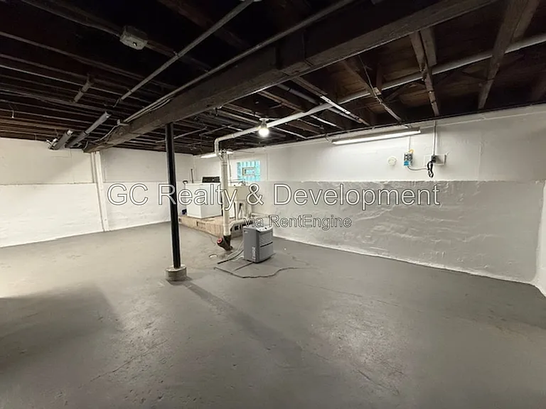 2415 Hastings Ave — Photo 13